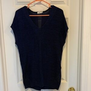 Vince short sleeve sweater size XS but fits like a small